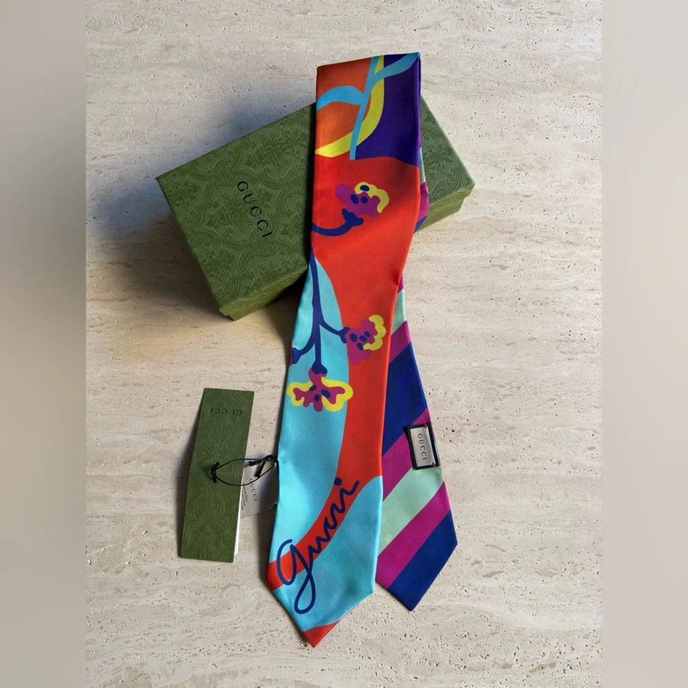 NWT Gucci Colorful Silk Scarf/Neckerchief with Floral and Stripe Design💝💖